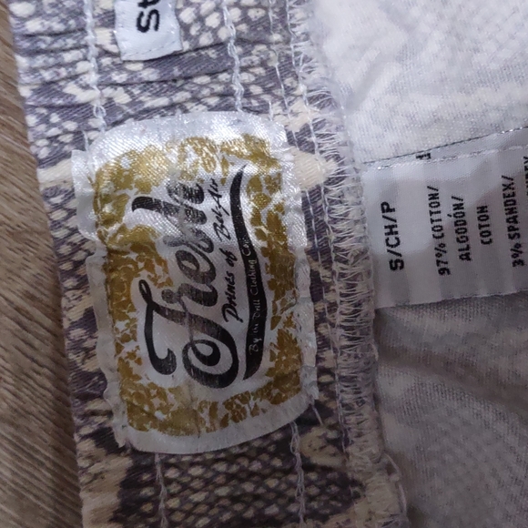 Fresh Prints of Bel-Air shorts animal print Gray - Picture 5 of 10